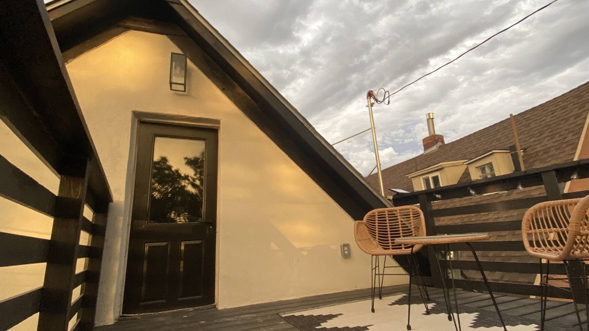 River North Art District House | Attic apartment in RiNo/Five points. 5min away from Train station