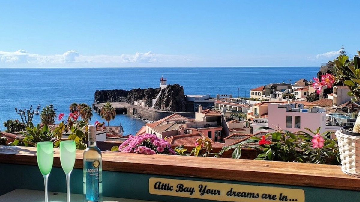 Camara de Lobos Apartment | ATTIC BAY WOLF CHAMBER