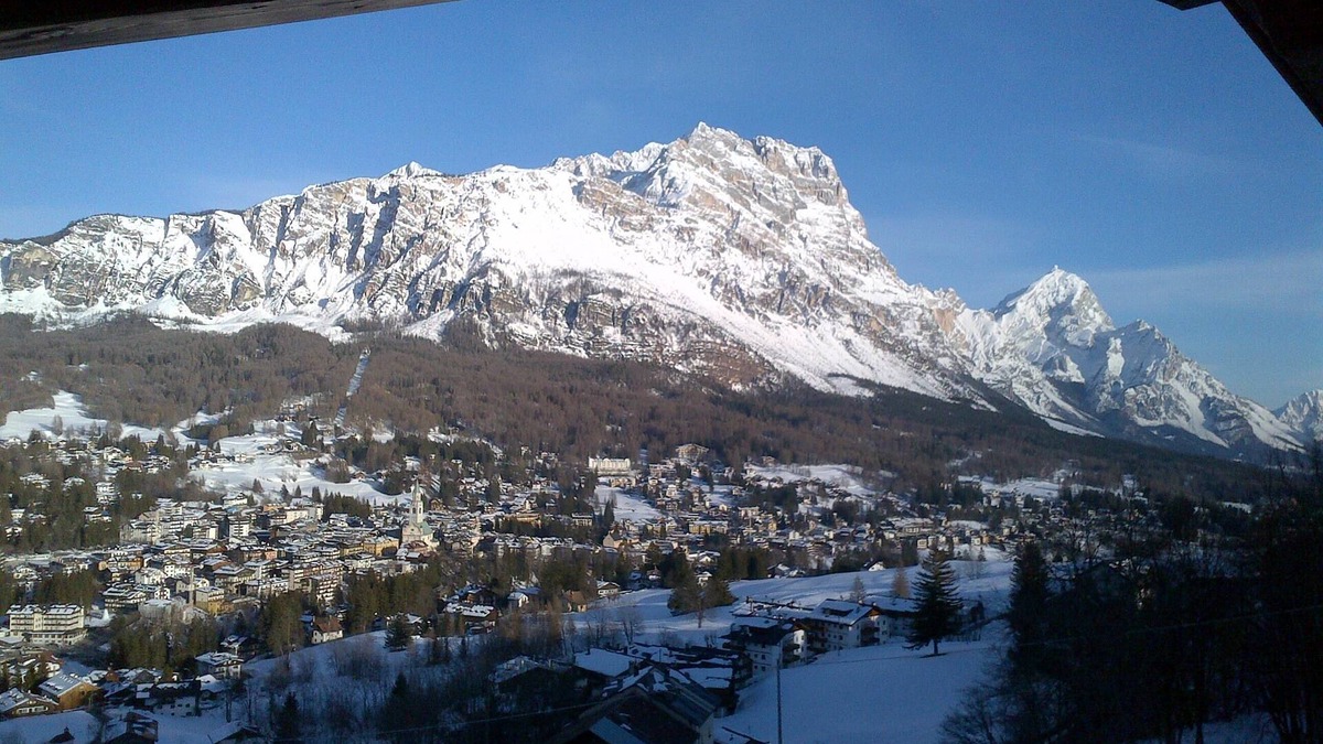 Cortina d'Ampezzo Apartment | ATTIC OVERVIEW 5 minutes from the center of Cortina