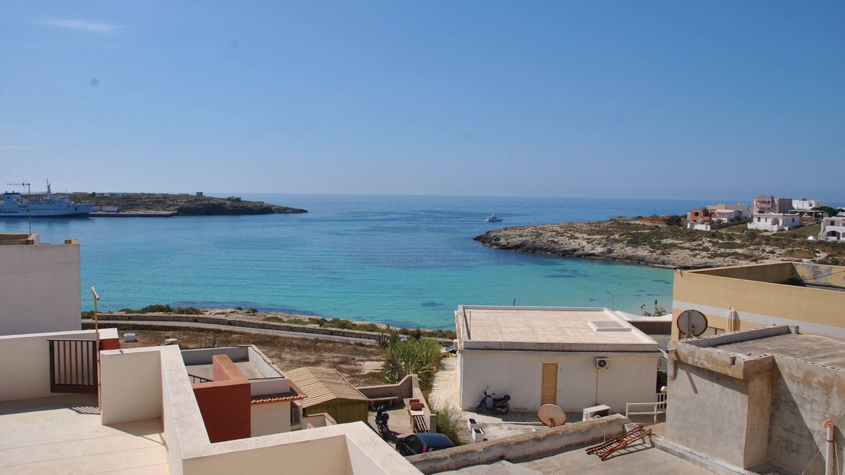 Lampedusa Apartment | Attic sea view a few steps from Guitgia