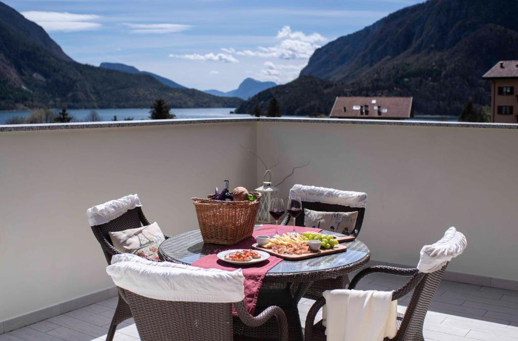 Molveno Apartment | Attico con vista sul lago e montagne a Molveno