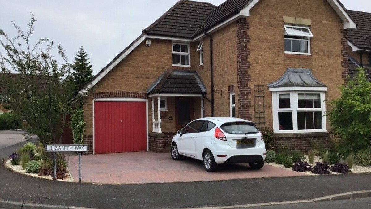 Uppingham House | Attractive and modern detached house close to town centre