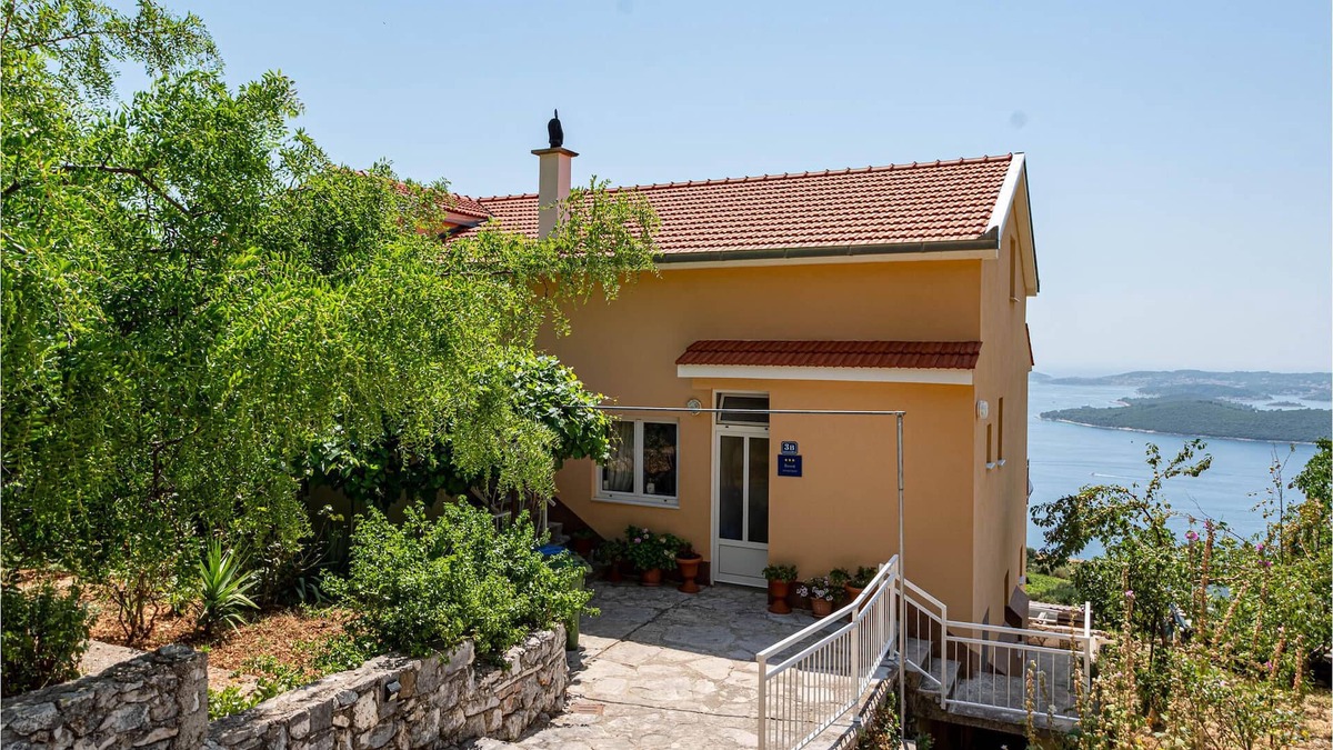 Orebic Apartment | Attractive apartment for a relaxing vacation?with a beautiful view of the sea.