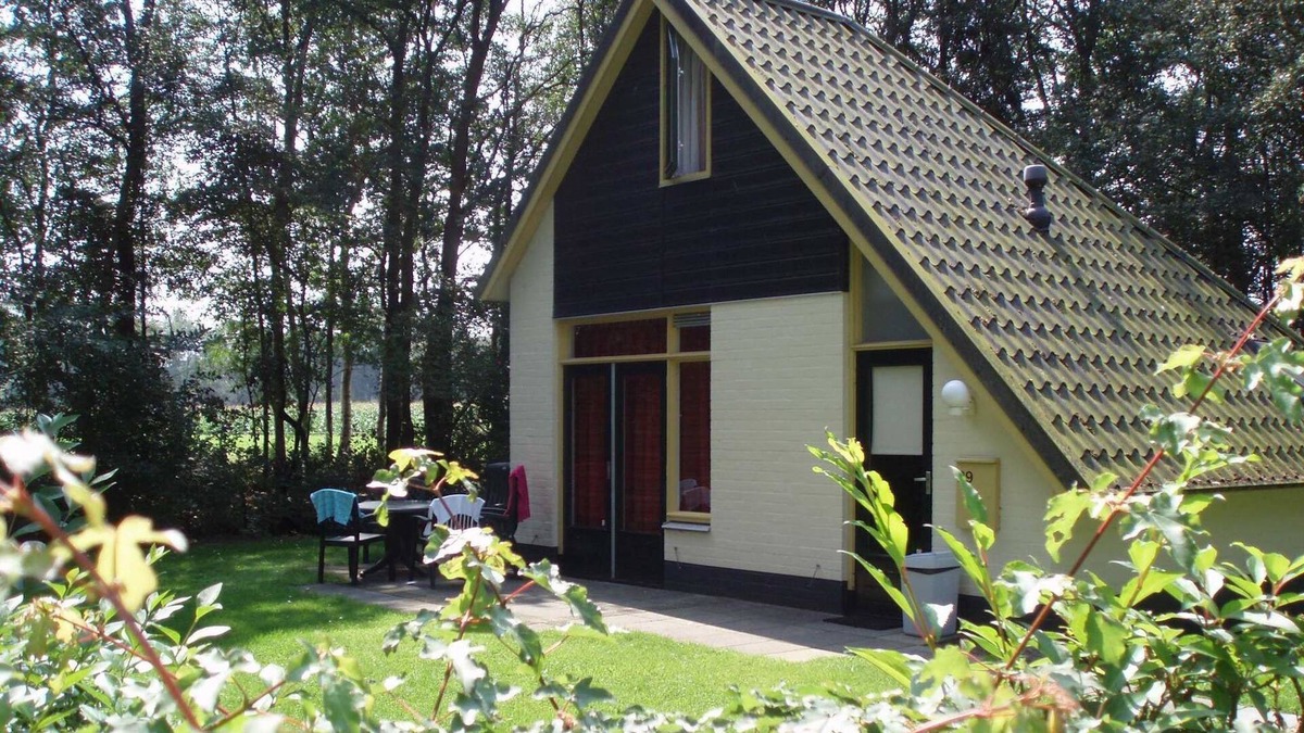 Municipality of Dalfsen House | Attractive holiday home with large garden, near Zwolle