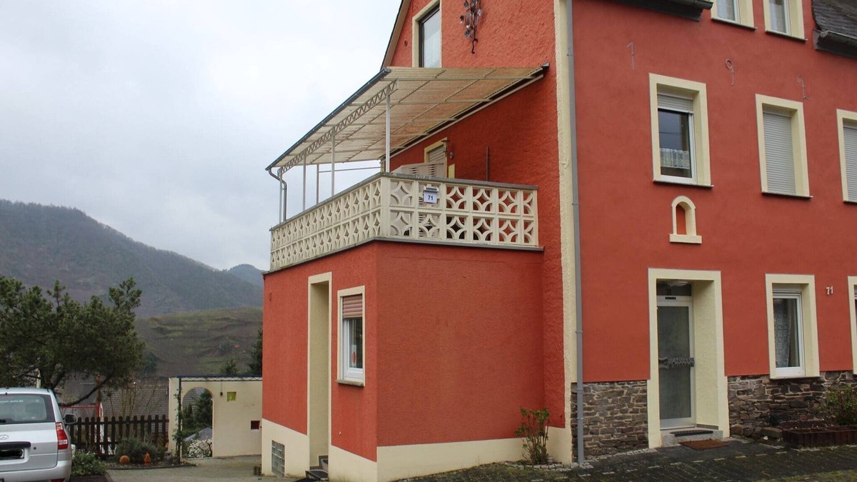 Bremm House | Attractive holiday home in Bremm with garden