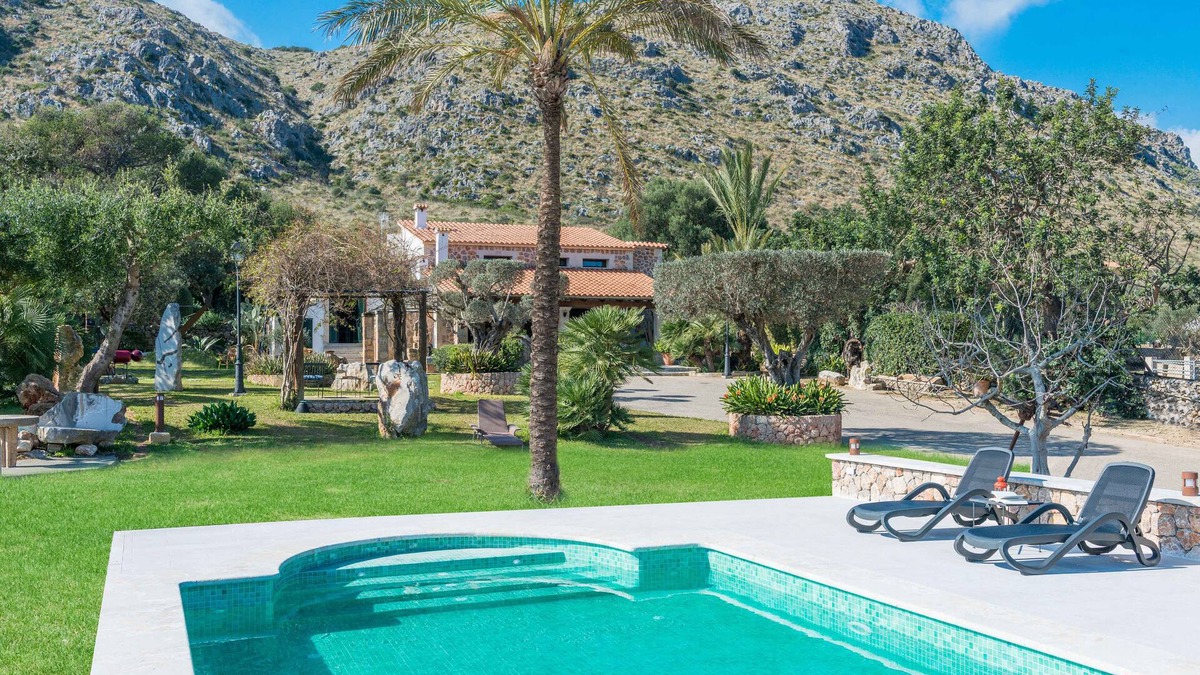 Alcudia Villa | Attractive rustic villa in Alcudia with swimming pool, paddle tennis and soccer