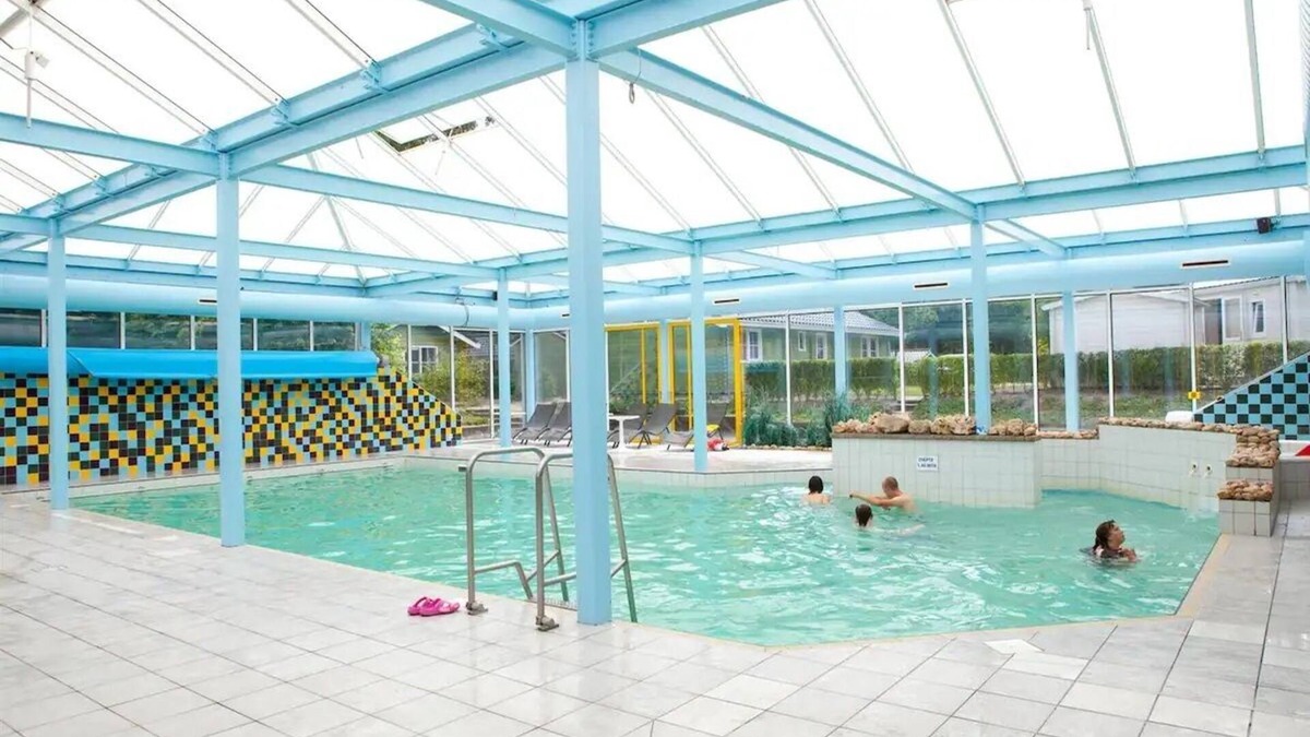Belfeld Ski Chalet | Attractive vacation home at Europarcs Maasdunen in Limburg natural landscape