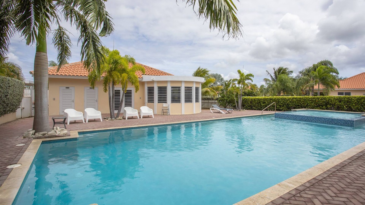 Willemstad House | Attractive villa in Jalousie resort with garden and pool communal