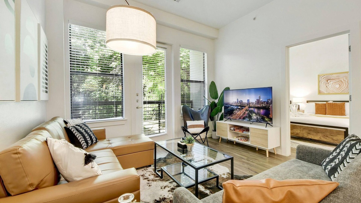 Travis Heights Apartment | ATX Style Getaway - Pool, Gym, Rooftop, Free Parking, Best Location!