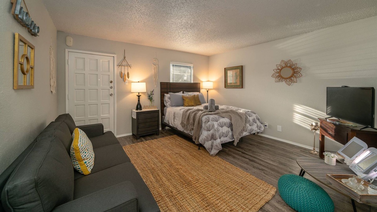 Barton Heights Apartment | ATX ‘Wildflower’ in Zilker Park near S Lamar