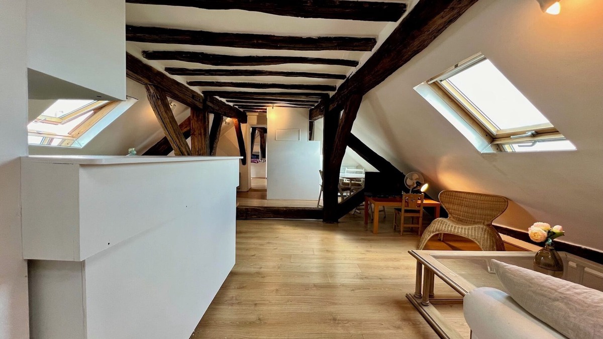 Saint-Merri Apartment | ATYPICAL AND CHARMING MARSH LOFT STUDIO FOR 2 PEOPLE