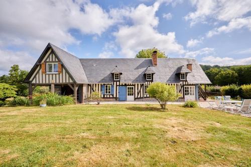 Livarot-Pays-d'Auge House | Au Cèdre Bleu - Longère avec Grand Jardin