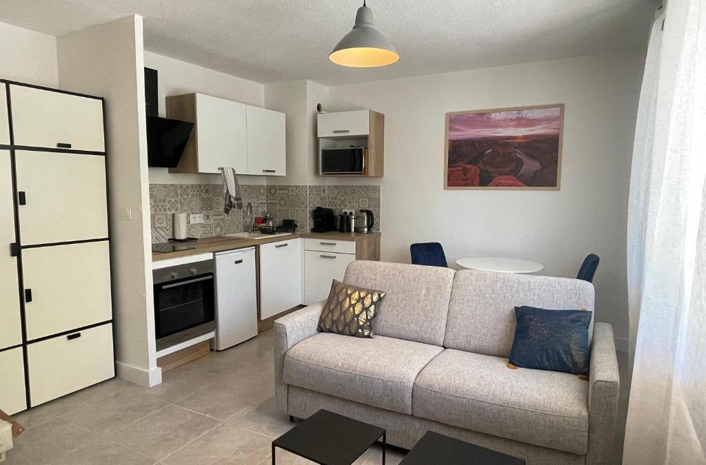 Gap Apartment | Au calme proche centre-ville, studio rénové avec équipements neufs et parking privé