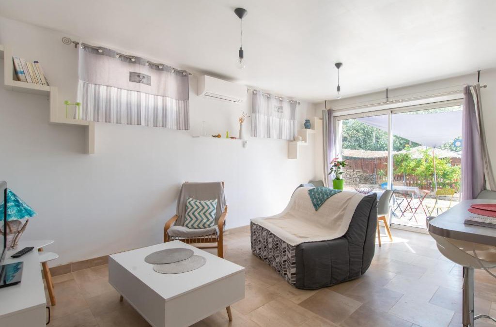 Aubais House | Au Coeur De L'Olivette - Climatisée avec piscine
