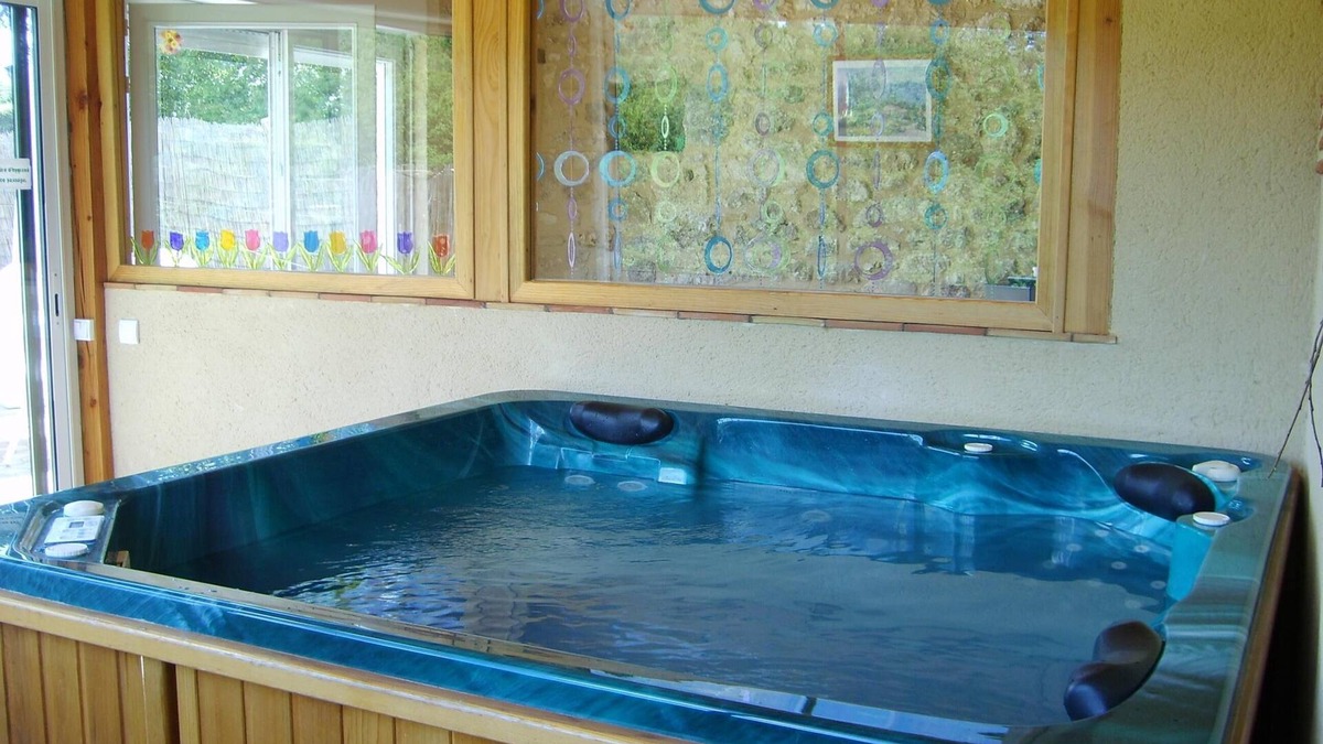 Lamonzie-Montastruc Cottage | Au lézard doré, Balneotherapy gite with spa, sauna and hammam in Dordogne, France