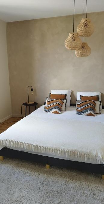 Huy Apartment | Au pied du mur