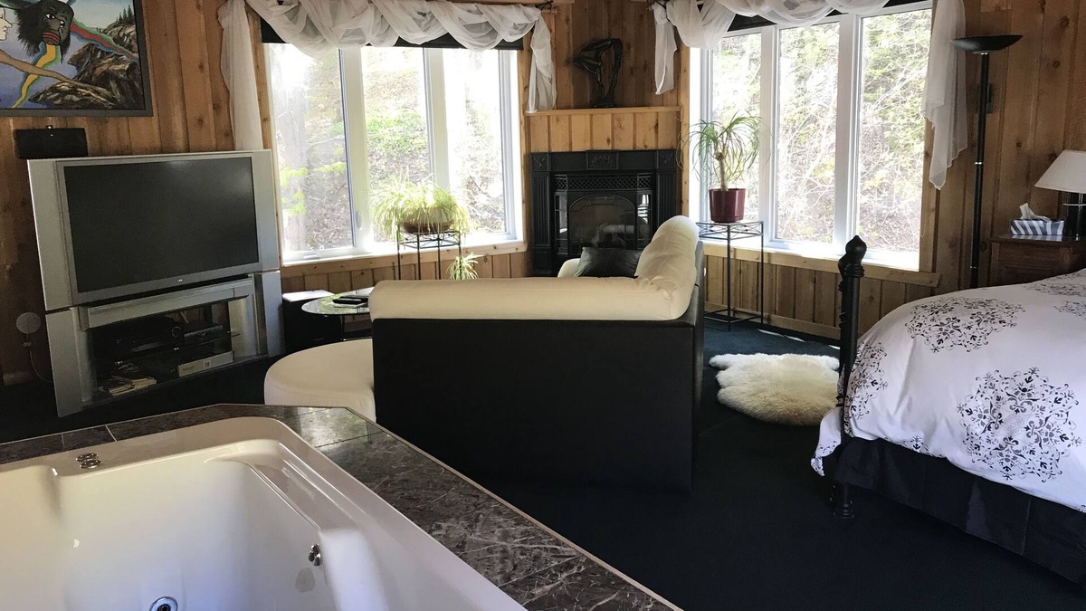 Chateau-Richer House | Auberge Du Sault-A-La-Puce