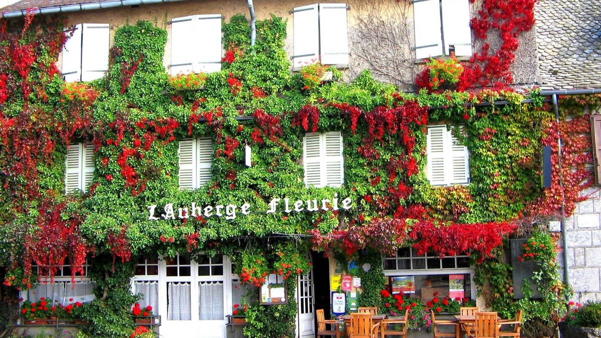 Montsalvy Hotel | Auberge Fleurie