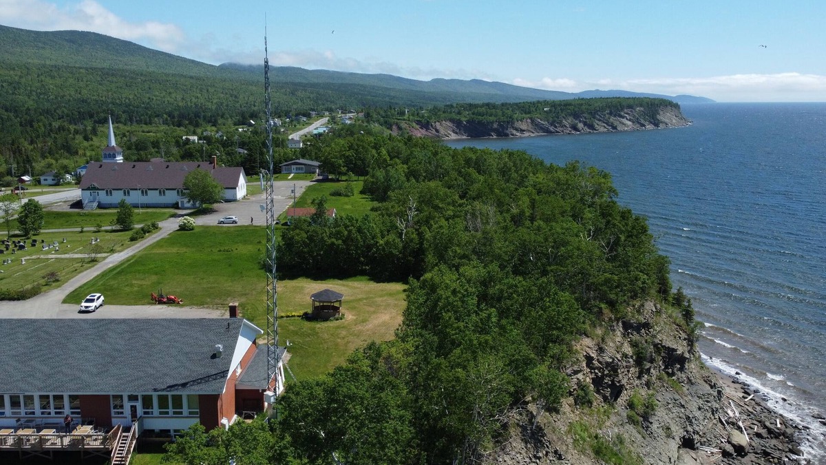 Cap-aux-Os Hotel | Auberge La Petite École de Forillon