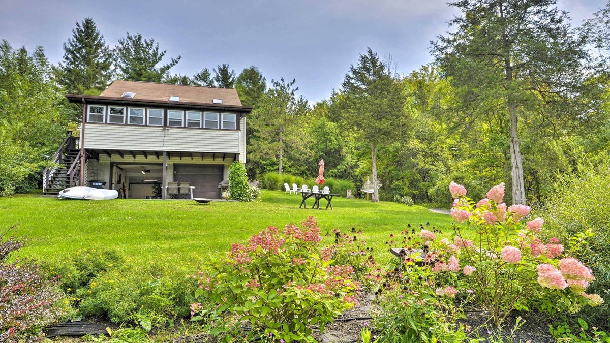 Auburn House | Auburn Vacation Rental Home Near Owasco Lake!