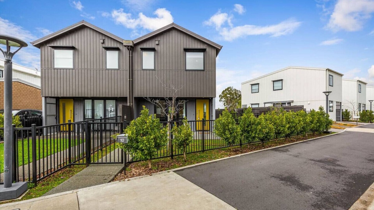 Mangere Villa | Auckland airport Homes, 6 km, free car park, spacious & Bright