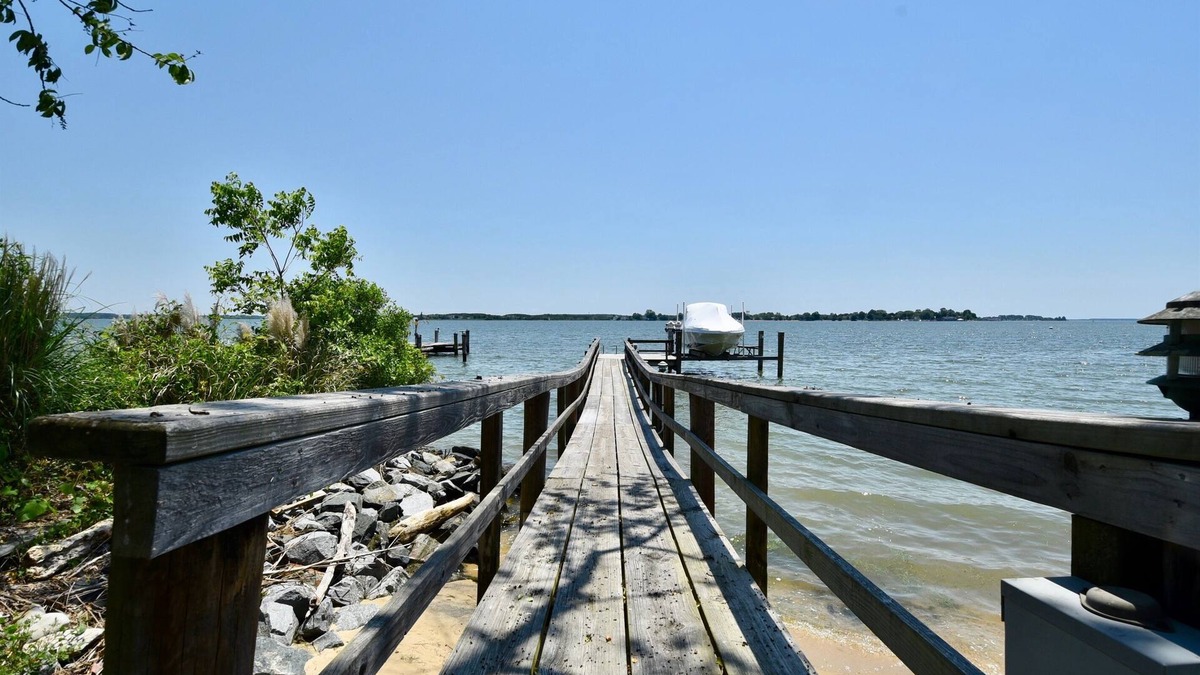 Royal Oak House | AUGUST Bookings, 15% Off. Near St.Michaels/Easton Waterfront, Dock,Hot Tub.