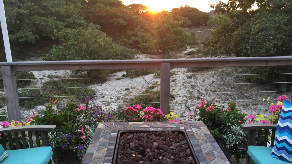 Beach Hampton House | August Last minute Special! Saltwater Pool, Private, 3 min walk to Ocean Beach