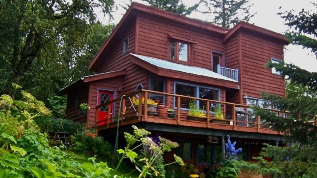 Homer Cottage | AUGUSTINE SEA WATCH PRIVATE PEACEFUL AND SECLUDEDnENJOY this truly Alaskan Home!