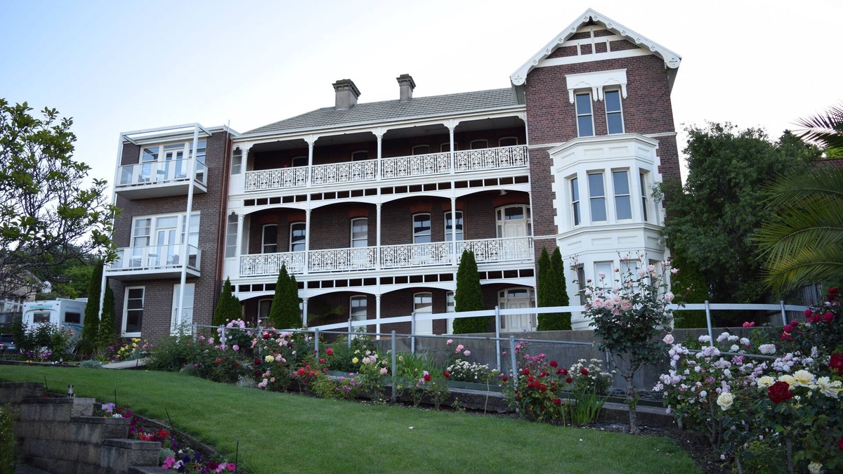 Launceston CBD House | Auldington Hotel