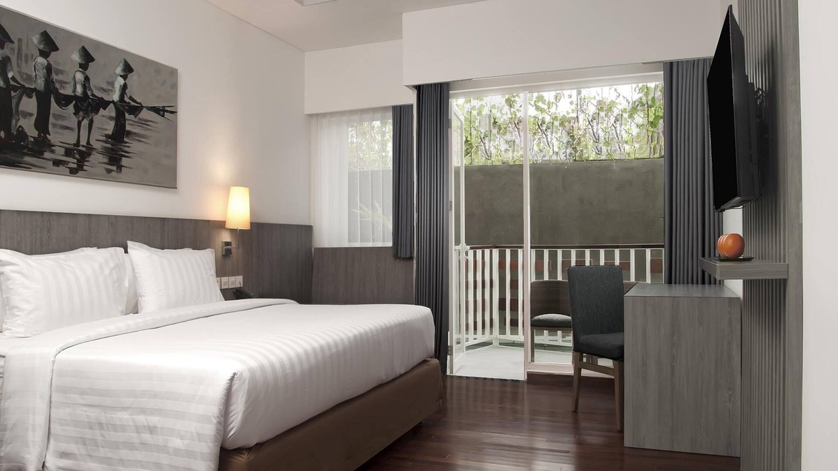 Batu Bolong Hotel | AUM Canggu Beach Resort with Rooftop Swimming Pool, Stunning Location
