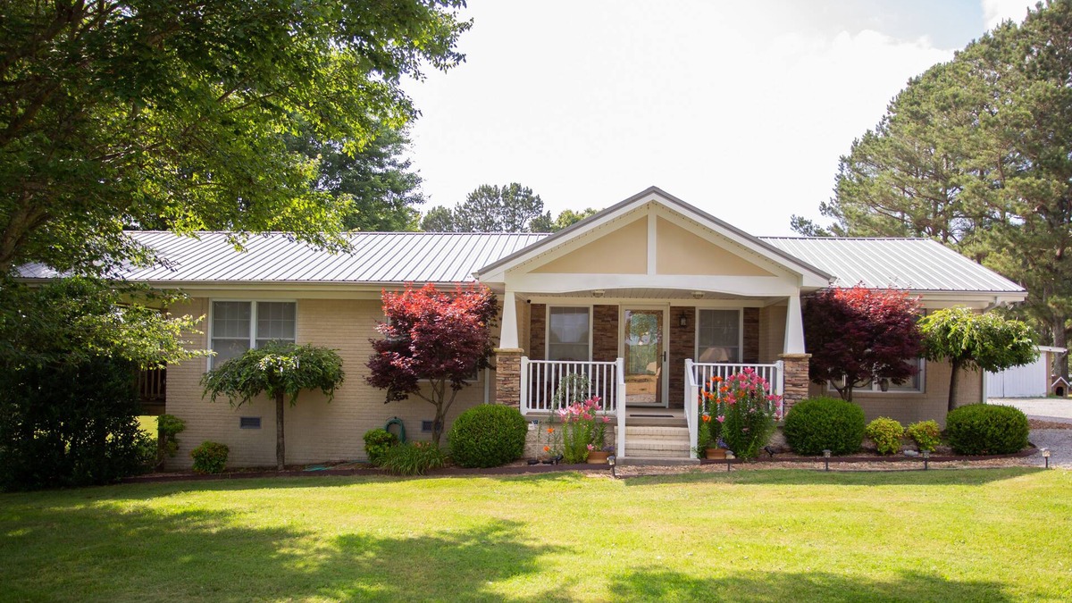 Sparta Cottage | Aunt B's Cottage~Minutes from Hiking, Kayaking, and Waterfalls