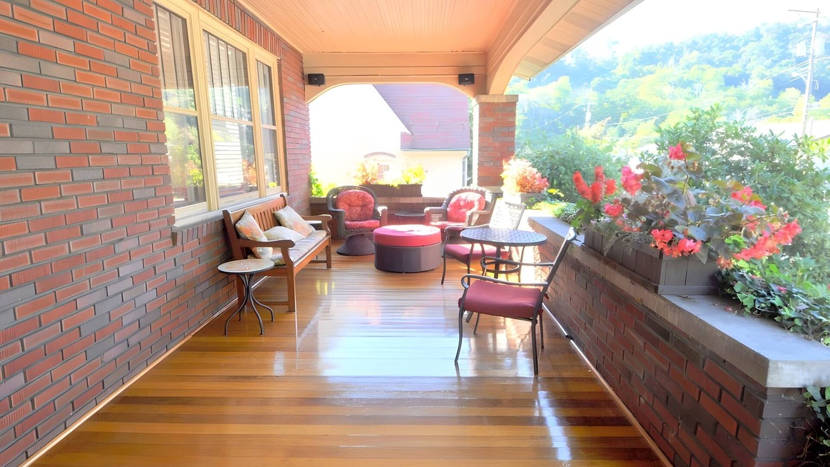 Berkeley Springs House | Aunt Beas Bungalow - Right in Town!