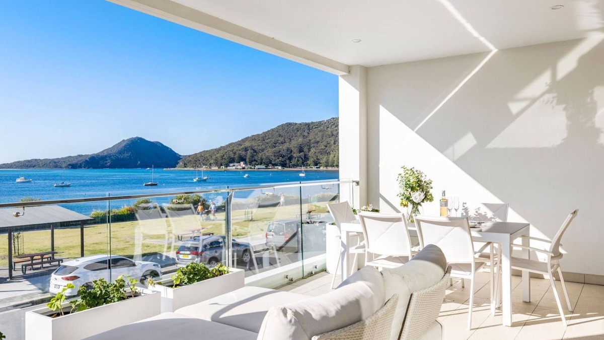 Shoal Bay Apartment | Aura 3 Spectacular Beachside Views
