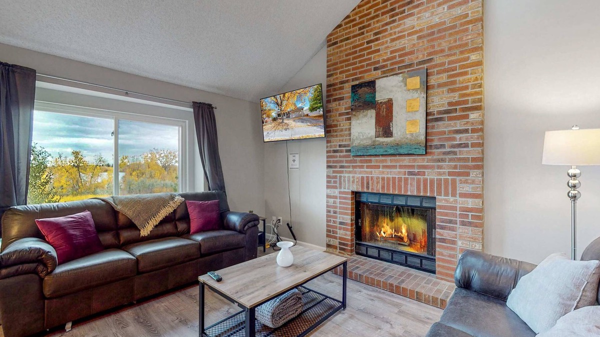 Prides Crossing House | Aurora Family-Friendly Home Near Quincy Reservoir