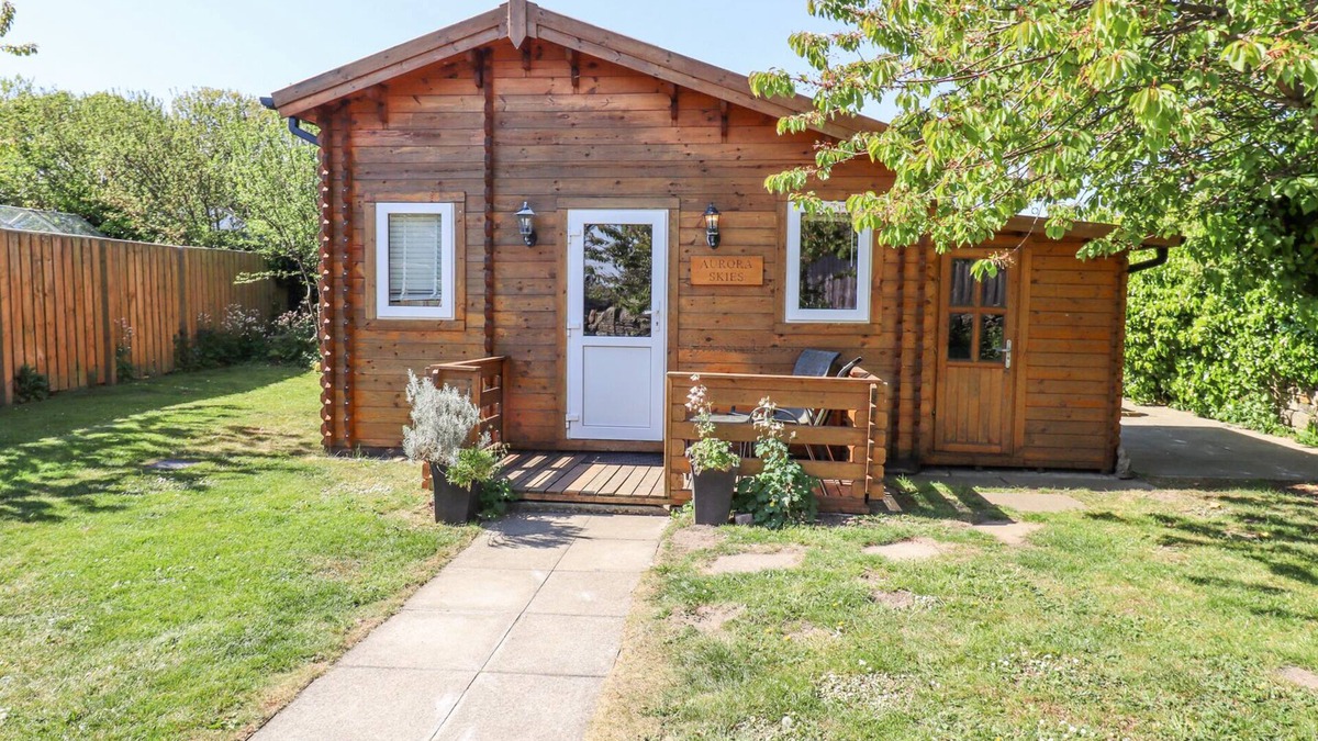 Cresswell Cottage | AURORA SKIES, pet friendly, country holiday cottage in Cresswell