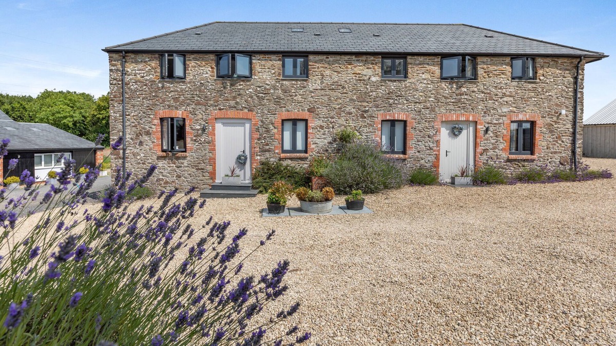Barnstaple House | Austen Cottage - Swanmoor Grange
