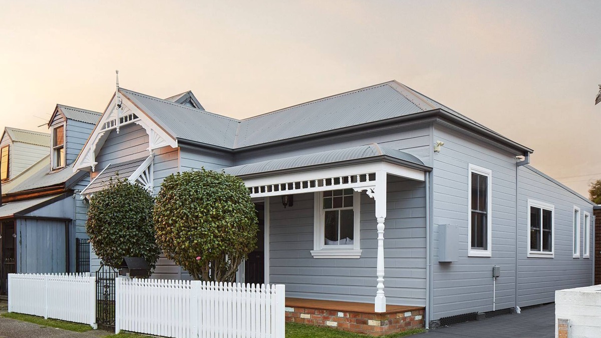 The Junction House | Austin Cottage - Pet friendly holiday house in Newcastle