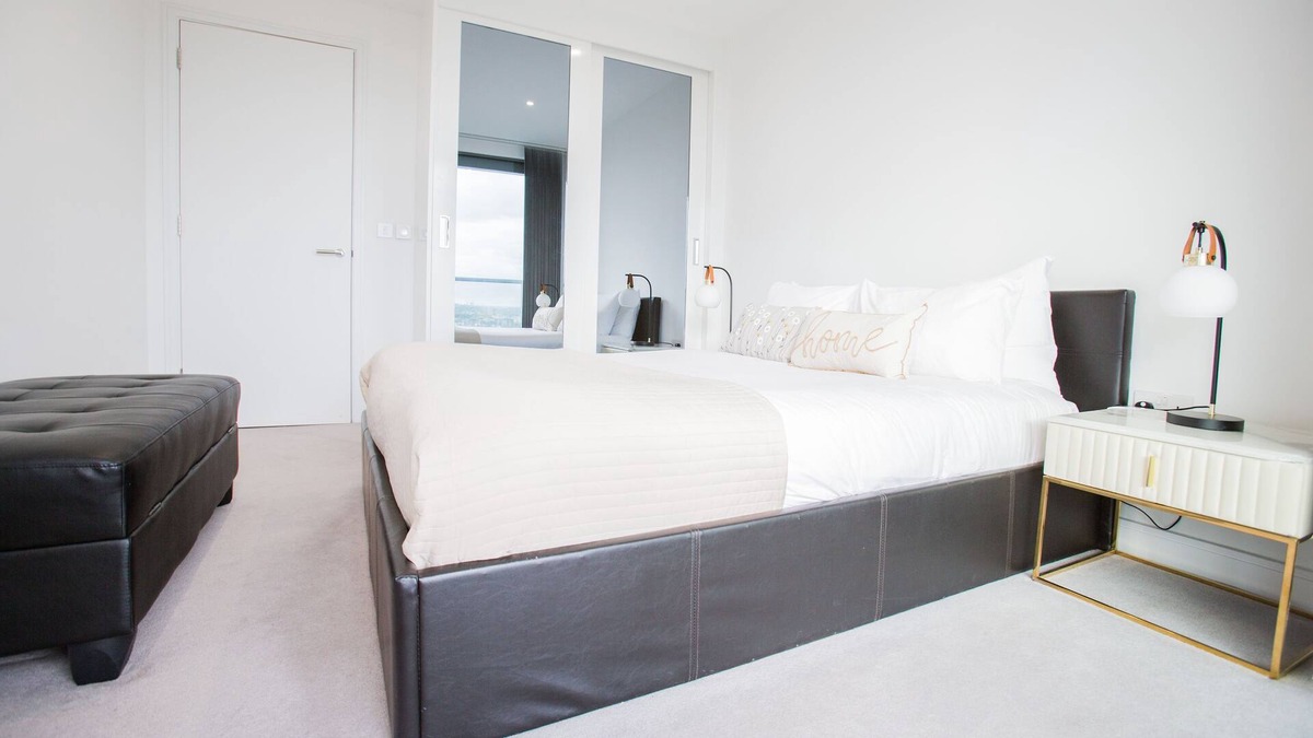 Canary Wharf Apartment | Austin David Apt-Canary Views One Bed Apartment
