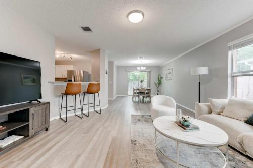 McNeil House | Austin Getaway Near The Domain & Q2 Stadium