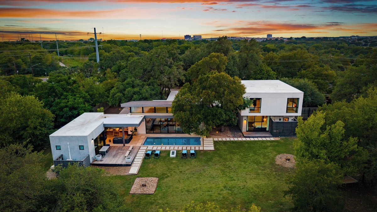 Parker Lane House | Austin Grove/Pool . Fire Pit