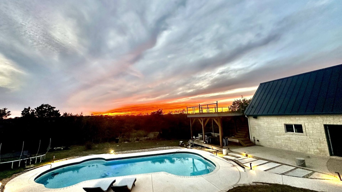 Hays County House | Austin Hill Country - Saltwater Pool and Rooftop Deck