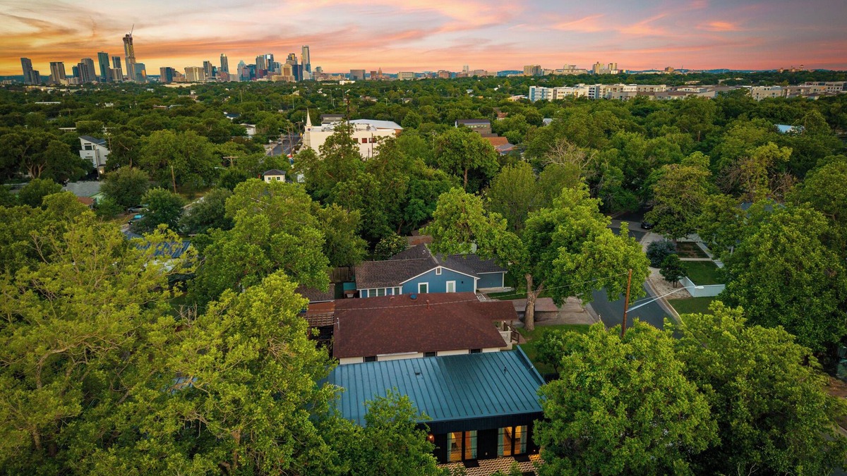 Rosewood House | Austin Luxe Pool Haven/Pool Fire Patio Wi-Fi