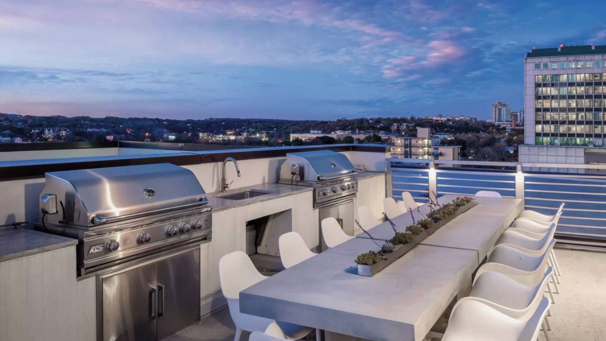 West End Condo | Austin Resort 2br Suite Friday Check-In