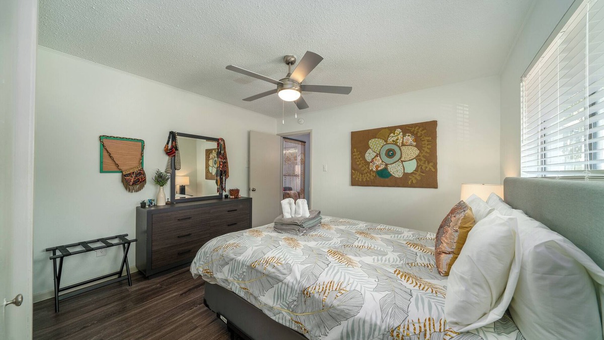 Hyde Park Apartment | Austinite - Near UT, Hyde Park & Moody Center