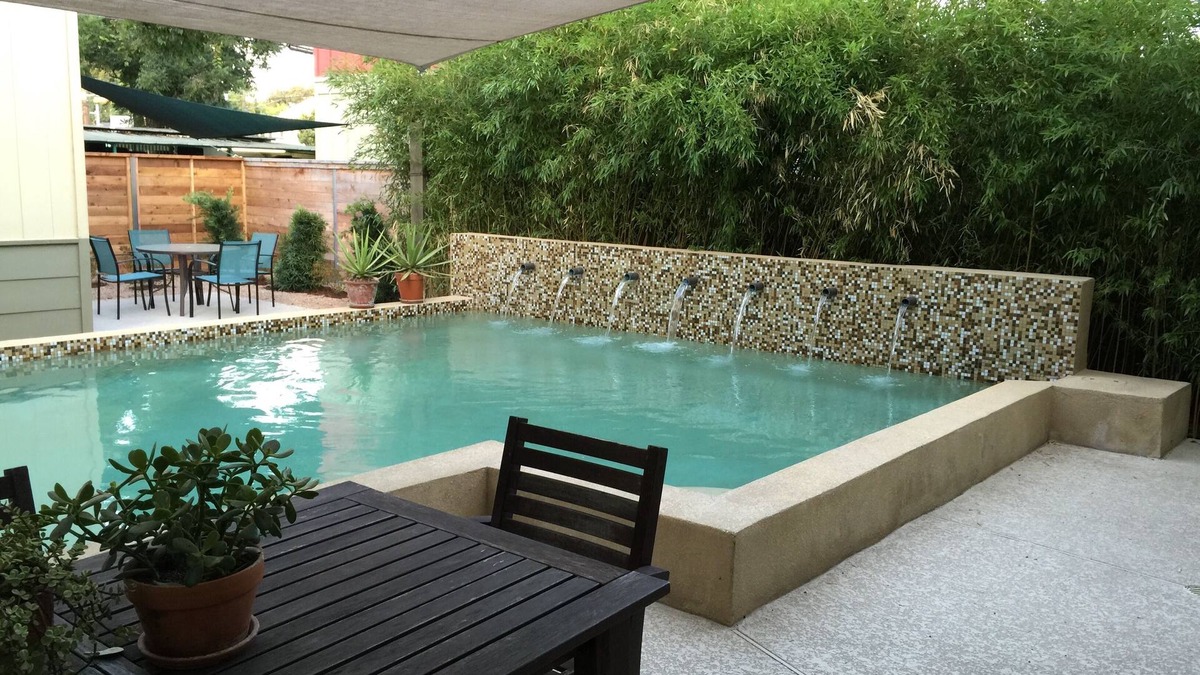 Holly House | AustinPoolHouse Downtown - Industrial Chic + Pool, Game Room. Walk to food & BBQ