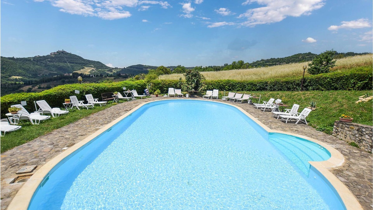 Monte Santa Maria Tiberina House | Authentic Italian cottage with space for yoga retreats.