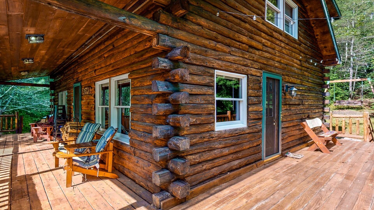 Stratton Mountain Cabin | Authentic and comfortable Vermont log cabin - secluded yet near attractions