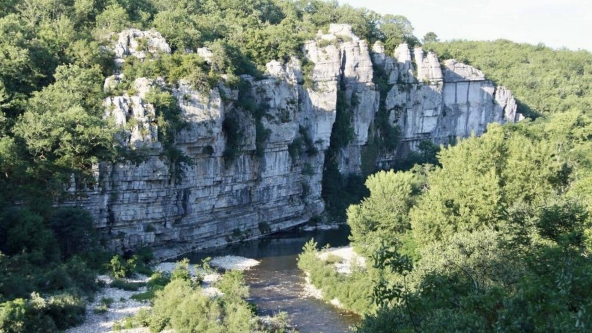 Labeaume Cottage | Authentic and modern pool, South Ardeche, 2kms from the river