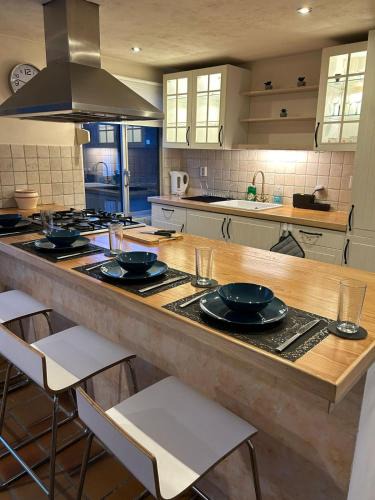 Stadionbuurt Apartment | Authentic Dutch boathouse