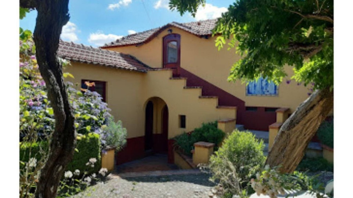 Tabua House | Authentic holiday home with special details in a private garden